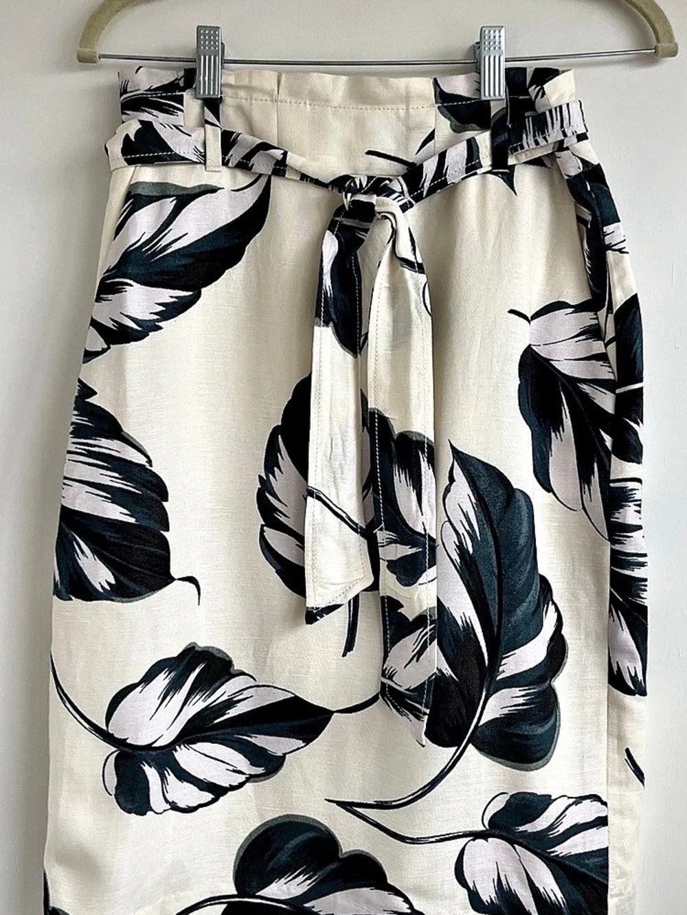 Ann Taylor Floral High-Waist Shorts in White & Black
